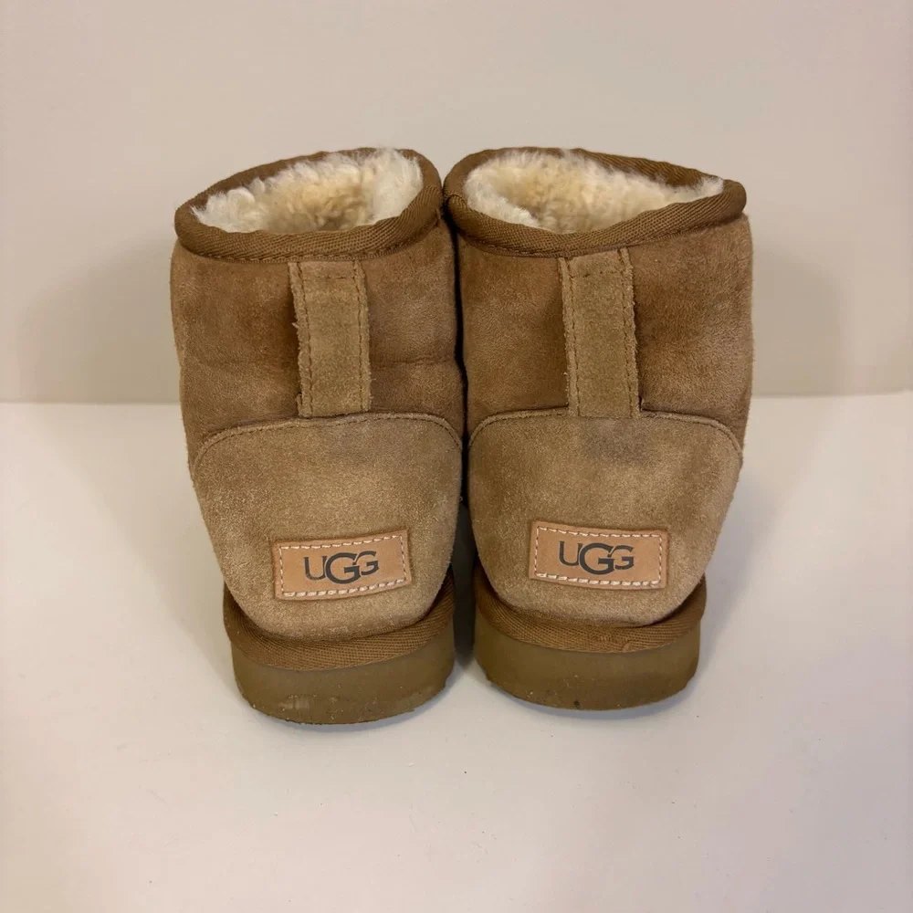 UGG Chestnut‎ Short Classic Winter Fur Lined Boots Women’s 8